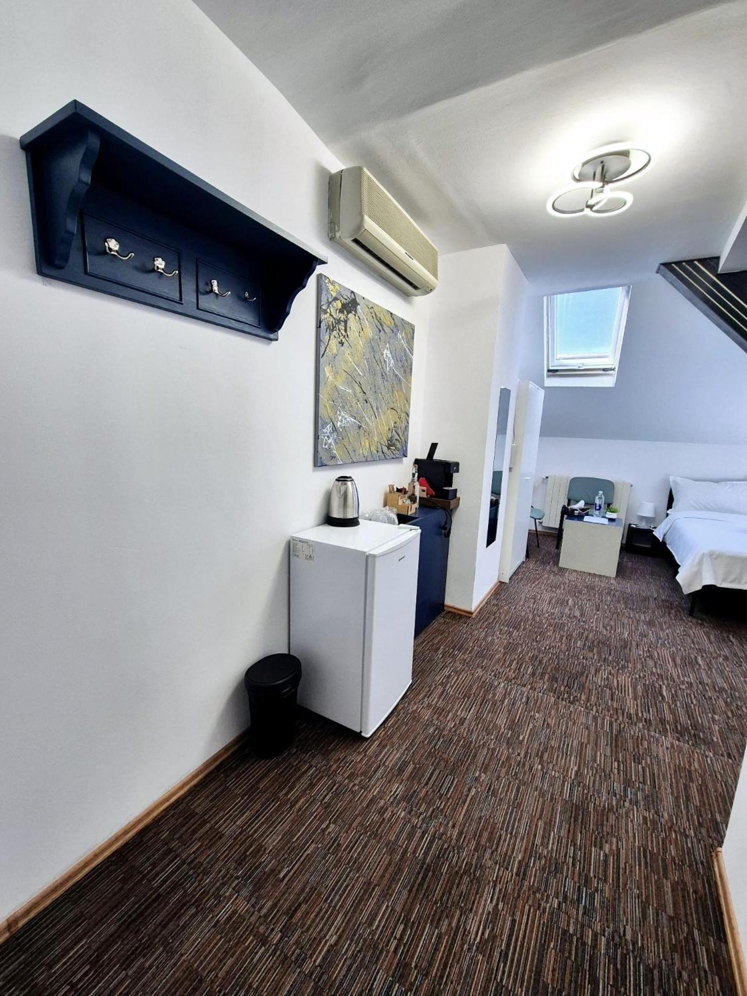Boutique Old 6 *