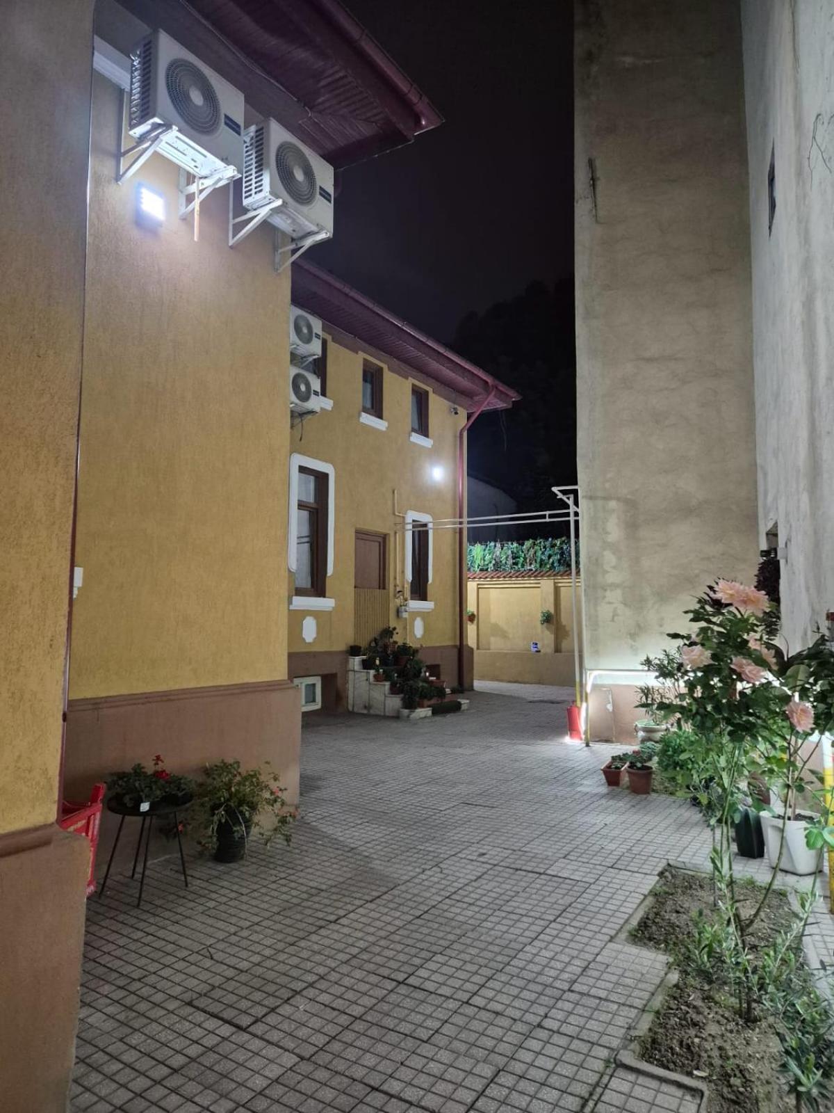 Boutique Old 6 *